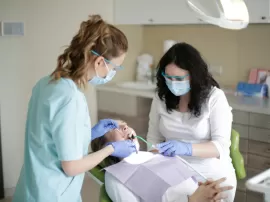 Guía completa sobre los salarios y oportunidades laborales para protésicos dentales en España